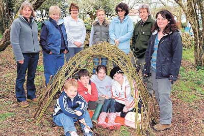 Willow dome builders, Henry, Alex, Sadie, Anna-Mae, with tutors Helen, Madeline, Sue, Rebekah, Jill, Rob and Tina.