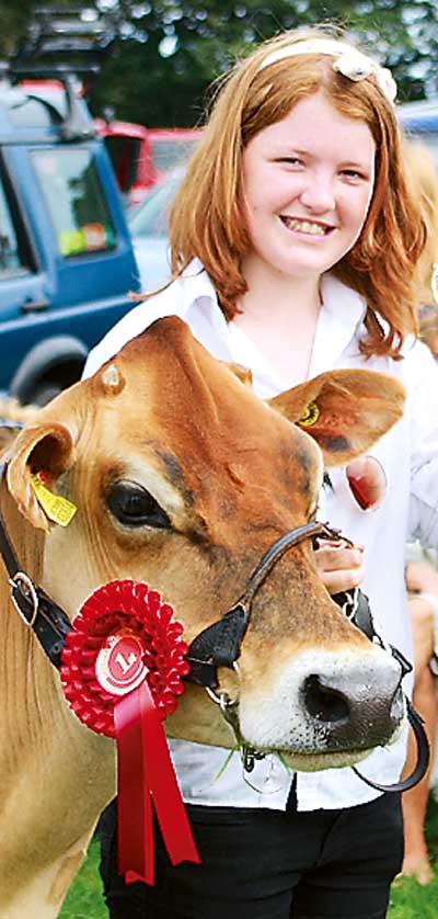 Winning handler Gwen Davis with her Jersey entry.