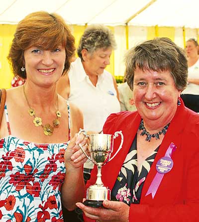Kathleen John, president’s wife, presents Jill McKarren with her award for cookery and preserves.
