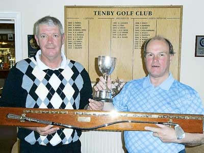 Tim Davies presenting Robin Bradbury with the Oman Cup and Crooked Putter trophies.