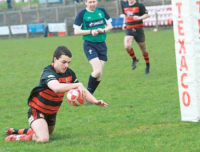 Speedy Jack Guerreiro crosses for a try.