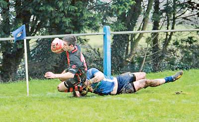 Try scorer Simon Stanford shows his pace to squeeze in at the corner.