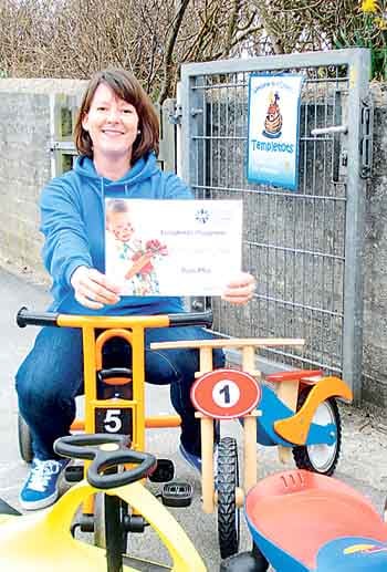 Current playgroup leader Amanda Davies with the certificates.