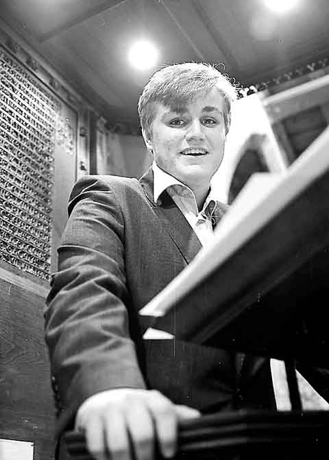 Hugh Rowlands, reading poems by Wilfred Owen.