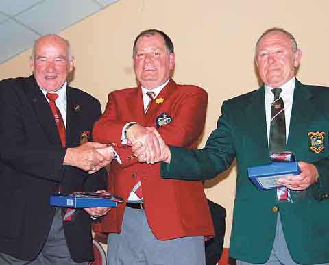 Presentation of commemorative plaques by Tenby secretary David Stewart-Walvin (centre) to the Australian choir’s president, Arthur Poole (left), and Pembroke’s chairman, Tony Ward.