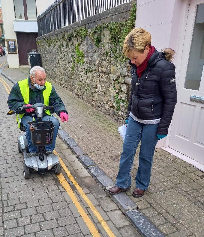 Clr. Hallett explained that he encounters all sorts of barriers including uneven surfaces, not enough dropped kerbs, vehicles blocking routes, scaffolding and traffic.