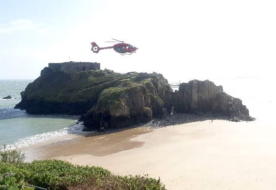 The Air Ambulance arriving in Tenby (Pic. Derek Owen)