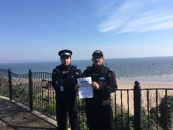Tenby’s policing team were out and about on the weekend placing notices on cars warning about ‘unnecessary travel’.