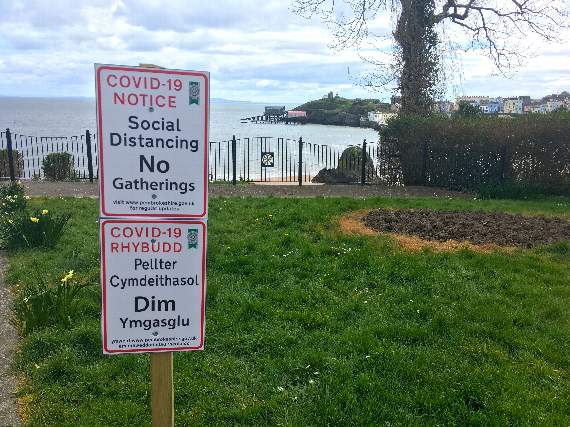 Pembrokeshire County Council signs have appeared in public gardens in Tenby today warning against ‘gatherings’ and advising on ‘social distancing’.