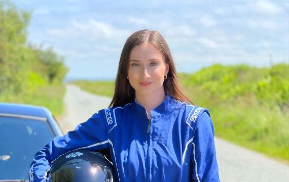 After spending a number of years working with racing drivers on their fitness and nutrition, Leanne is now setting her sights on the track herself in a bid to become a racing driver
