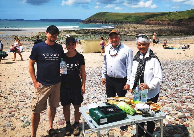 Sir Gareth Edwards and his wife Maureen joined Nora and Richard of ‘Nora’s Kitchen’ on Manorbier beach to learn how to cook a Malaysian meal.