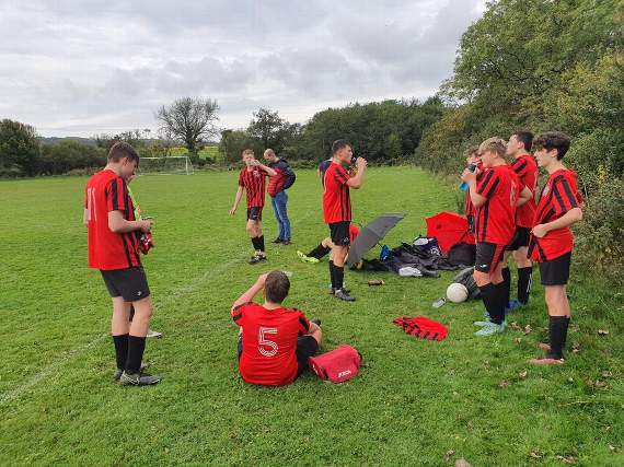 Taking on the water are players from the Tenby Under 15s who played a hard fought derby match against a very well drilled Kilgetty side. Top Joes Pizza Man of the Match deservedly went to James for his all action performance!