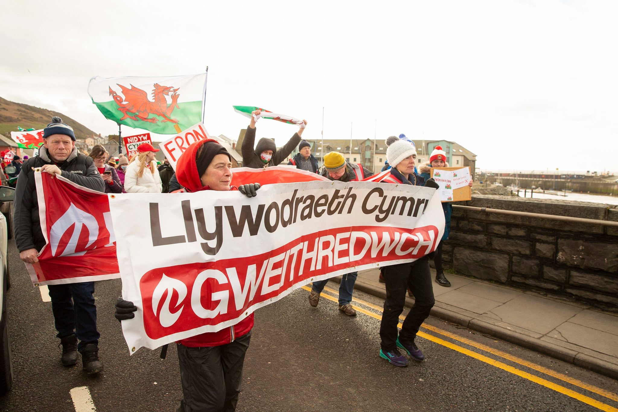 Protesters on Trefechan bridge