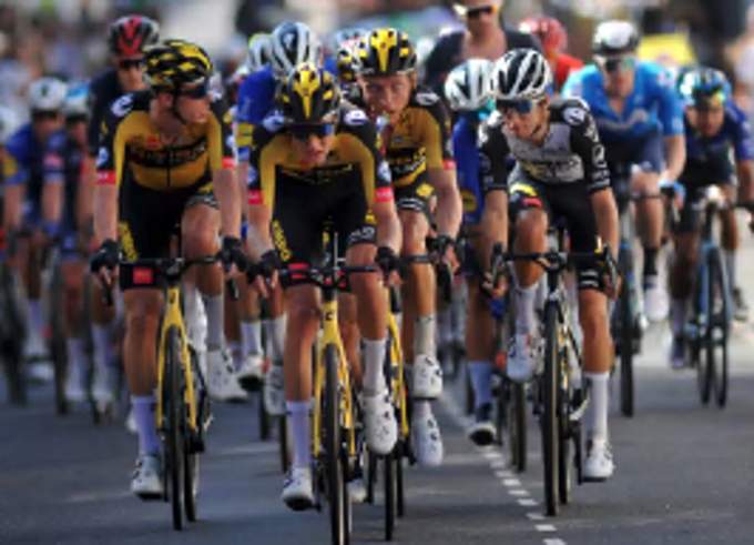 Crowds lined the streets of Moretonhampstead as the AJ Bell Tour of Britain rode through.