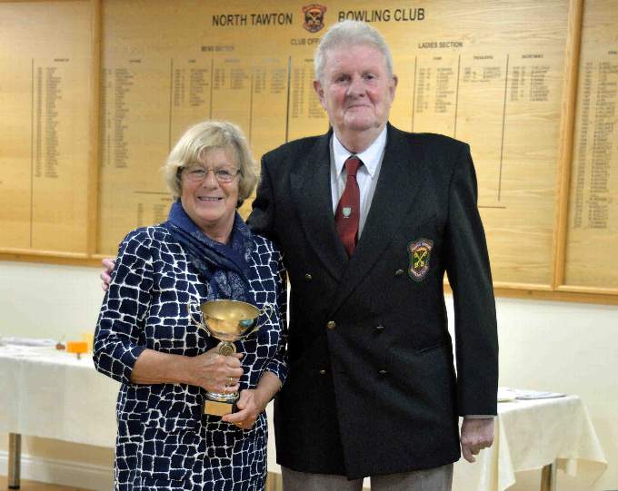 Margaret Arscott receiving the Powlesland Cup from president, Mike Thwaites.