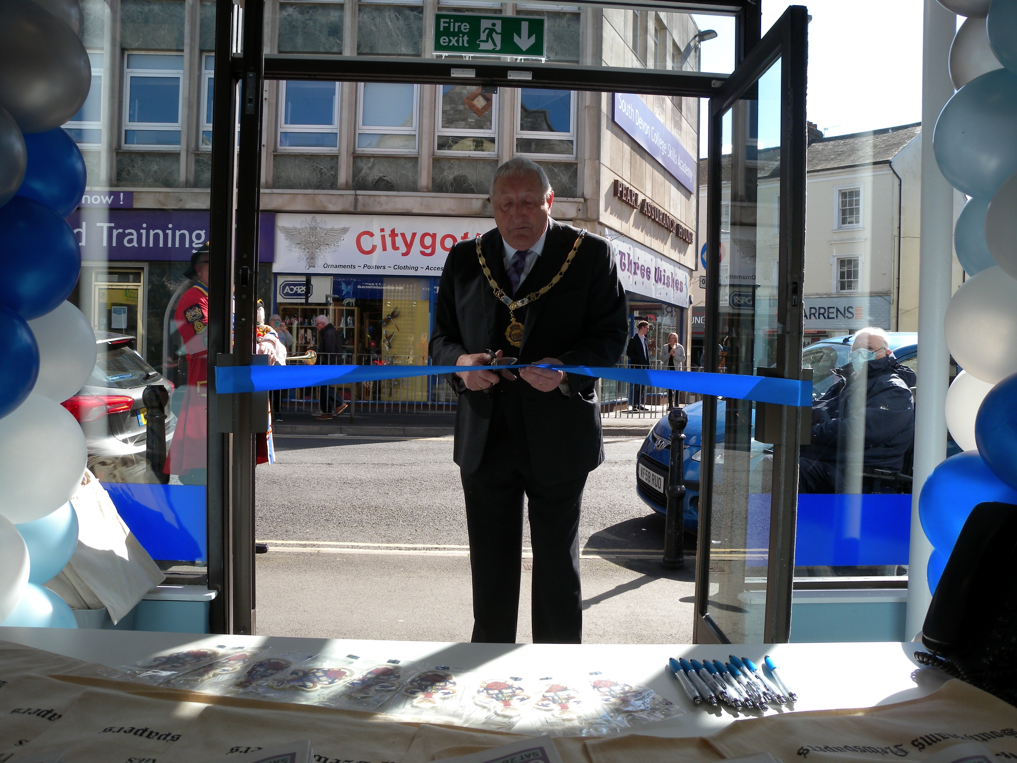 Newton Abbot Mayor, Cllr Mike Joyce, cuts the ribbin to officially declare the new offices open. Picture: Ethan Heppell