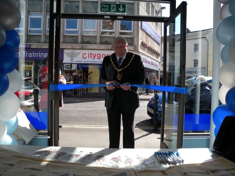 Newton Abbot Mayor, Cllr Mike Joyce, cuts the ribbin to officially declare the new offices open. Picture: Ethan Heppell