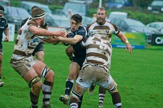 SOUTHEND players close in to bring another All Blacks’ attack to a halt at Polson Bridge on Saturday. Picture: Paul Hamlyn