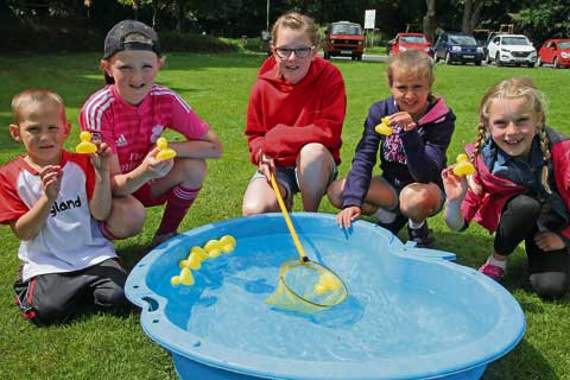 Children enjoying the ‘Hook a Duck’