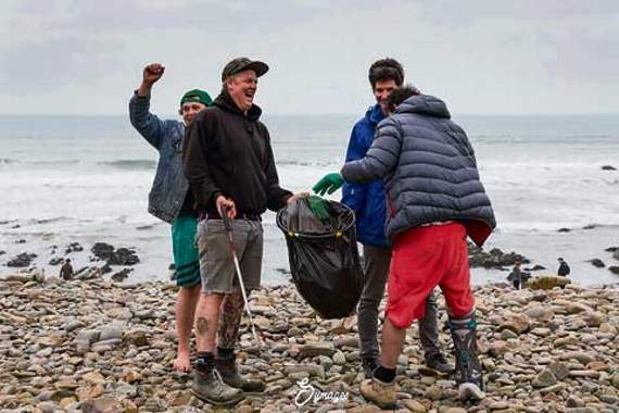 A cheer and a laugh as some of the pickers get to work, all in good spirit!
