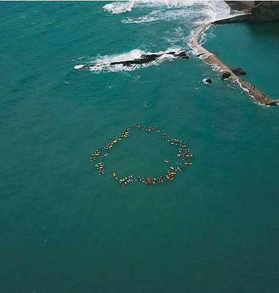 The paddle-out circle. Picture: James Kivell