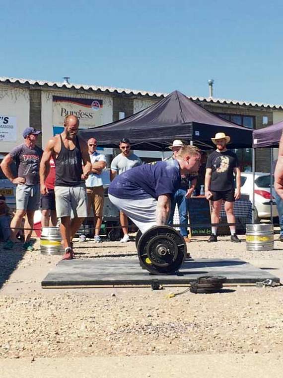 Rob attempts the deadlift at the South West qualifier.