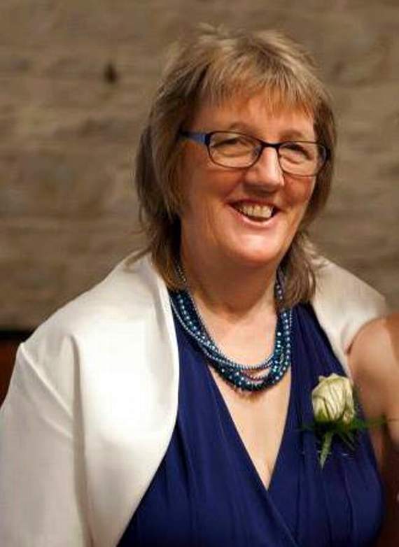 Linda's daughter Emma is raising funds for the Cornwall Air Ambulance in her memory.