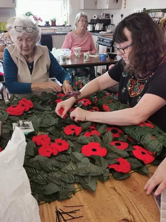 Whether it’s making a Poppy Wave for Remembrance, creating a ‘Callington during Covid’ tapestry, helping to plan the Queen’s Jubilee events in 2022 or creating a What’s On website for the town, members of Callington Town Forum will be found helping out.
