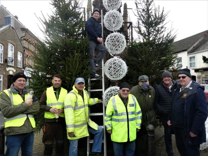 The Lions were joined by the town council and volunteers to decorate the Square