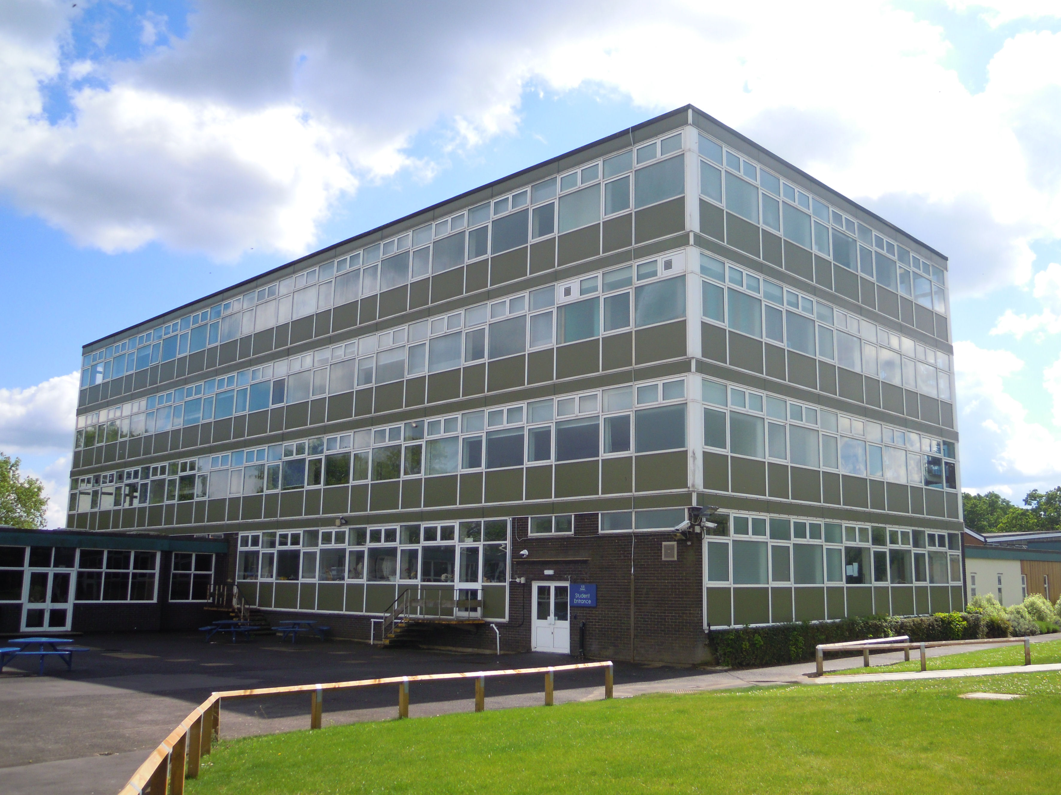 Heath End School