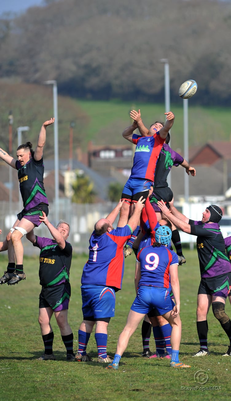 Action from the match between New Cross and Totnes on Saturday – which ended in a shock 21-19 win for the South Hams side.