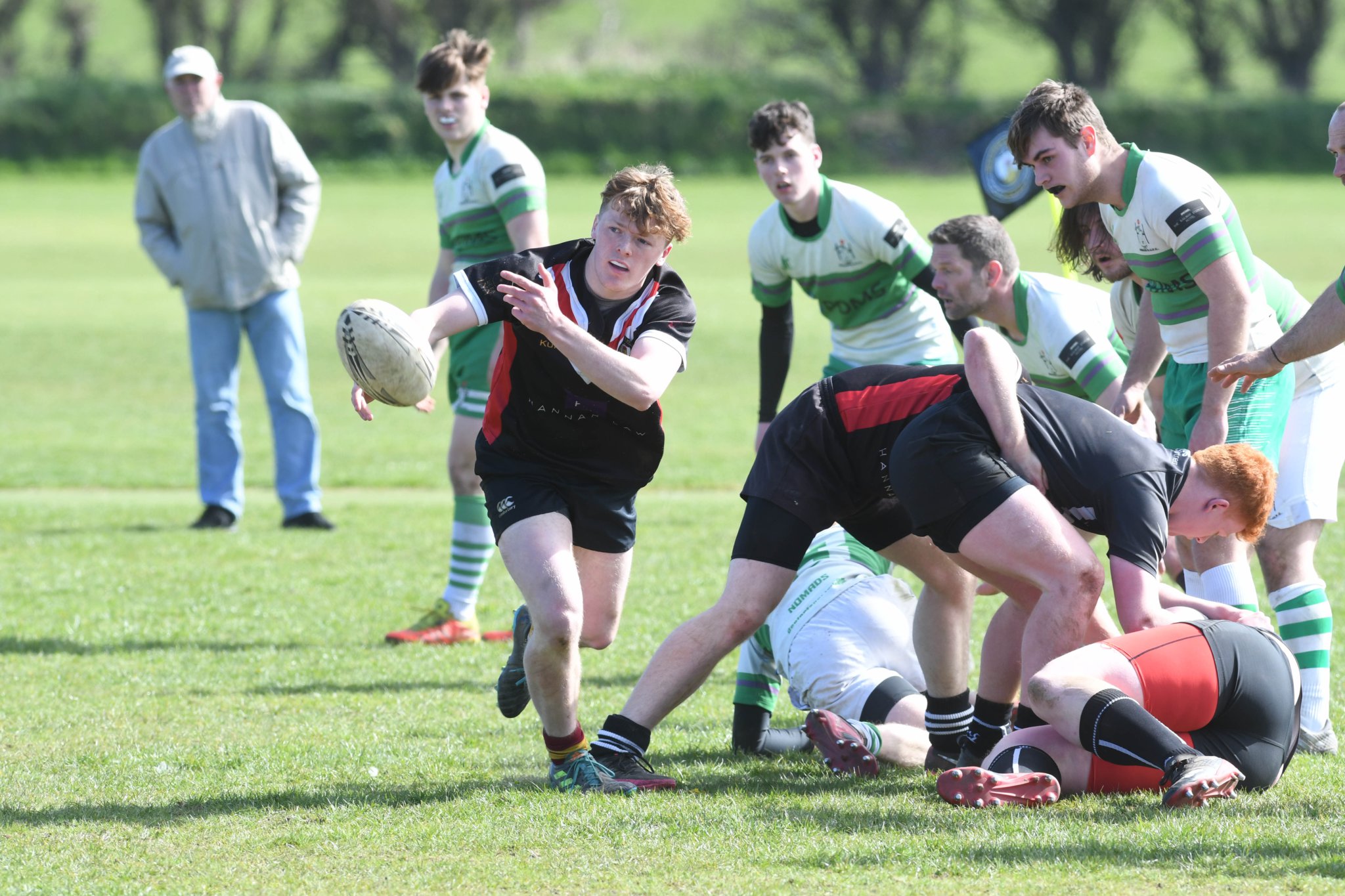 On loan to Western Vikings for the day, Douglas squad player Kyle Martin passes the ball out from a ruck. Emerging Nomads ultimately lost out to a strengthened Vikings side containing at least four Douglas regulars (DK220409(193))