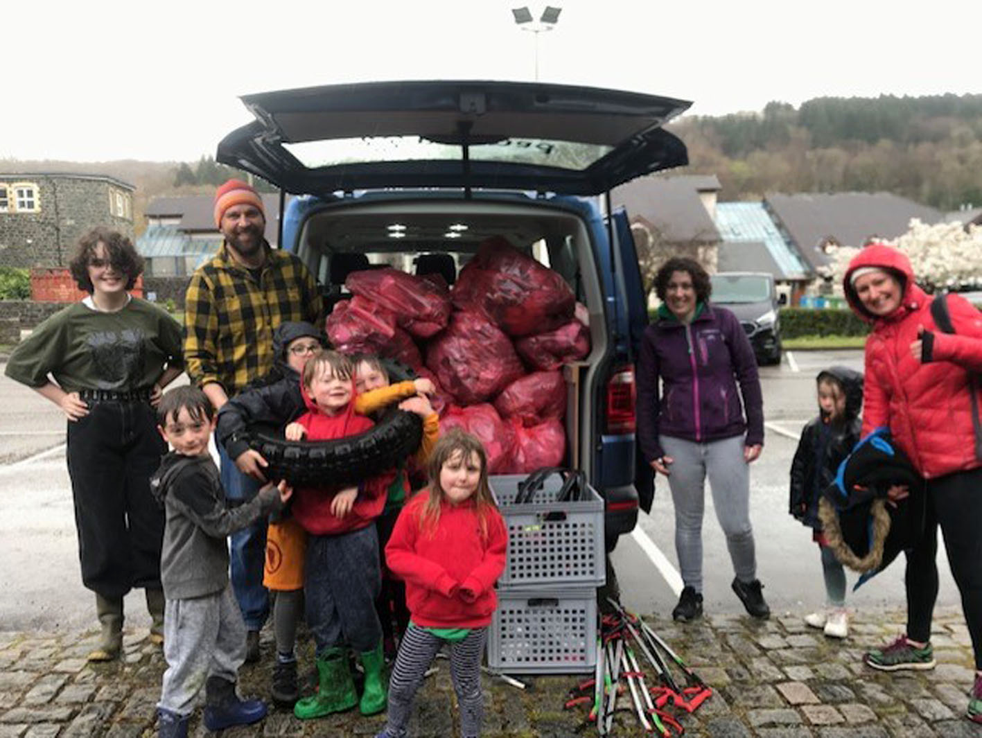 People of all ages answered the call to take part in the Keep Wales Tidy spring clean in Dolgellau