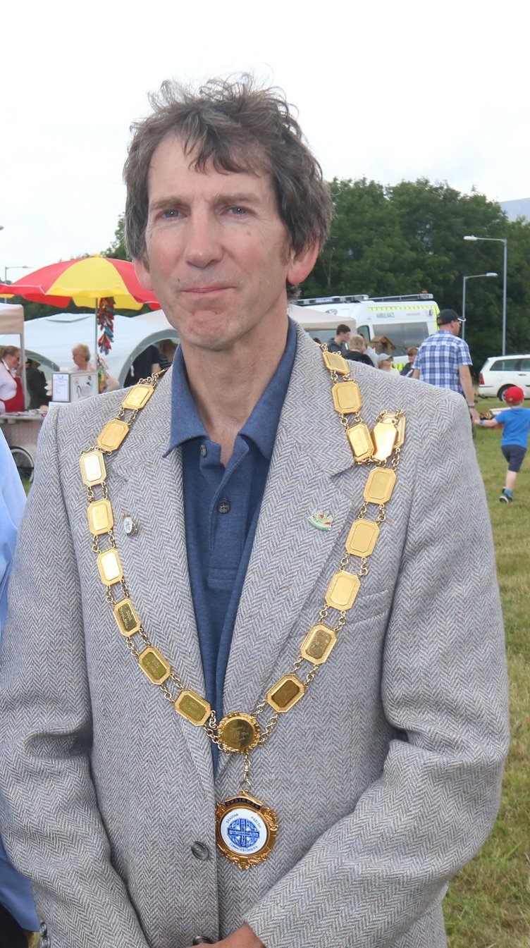 Braddan Parish day at Strang Crossroads Braddan.
Andrew Jessop Chairman Braddan Parish Commissioners with Howard Quayle.