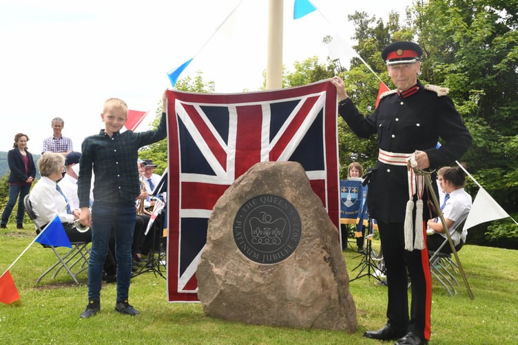 George Walker and Vice Lord Lieutenant Roger Deeks unveil the stone.