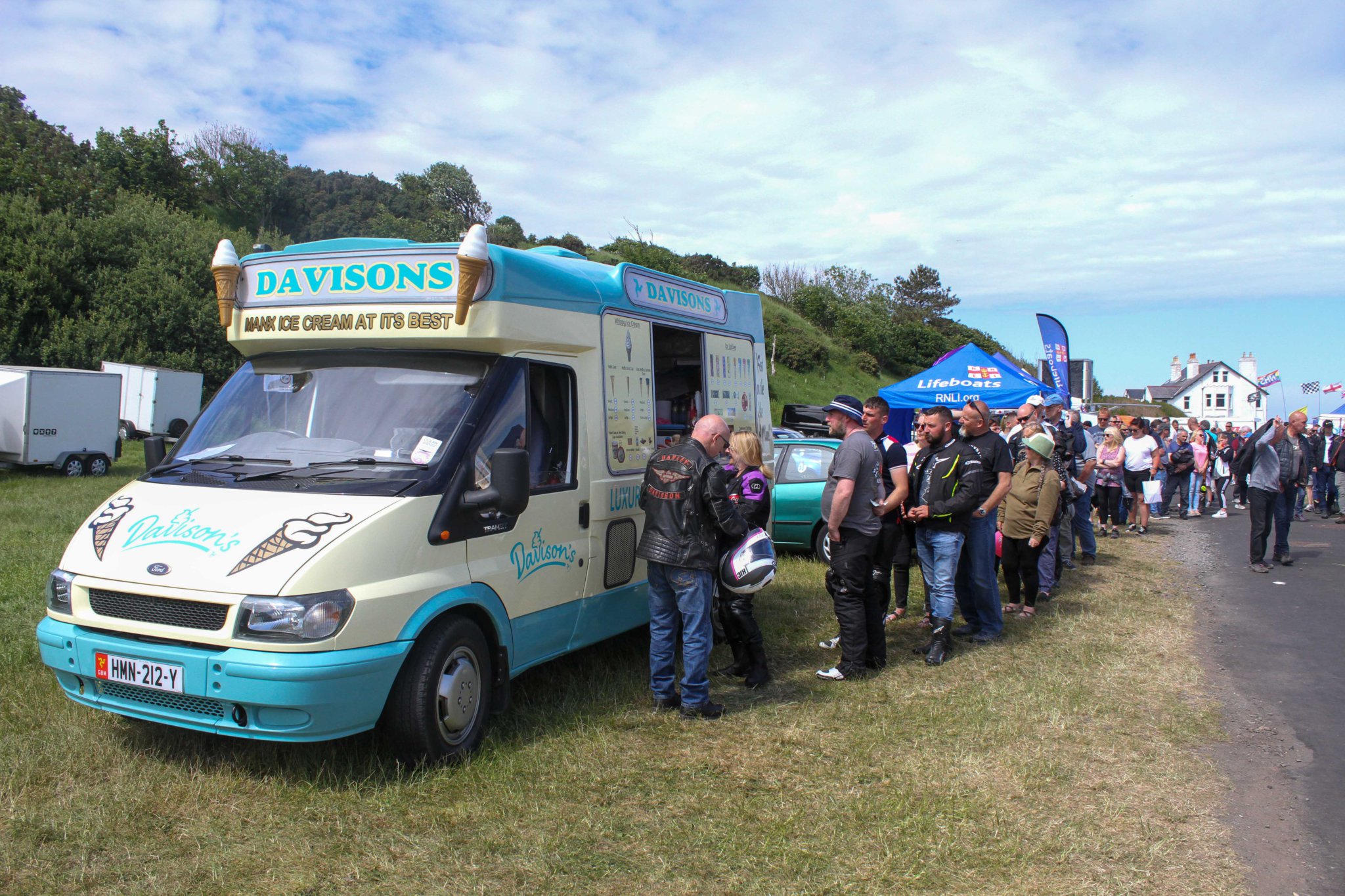 Queue for Ice Cream at the Ramsey Sprint. Photo by Callum Staley (CJS Photography)