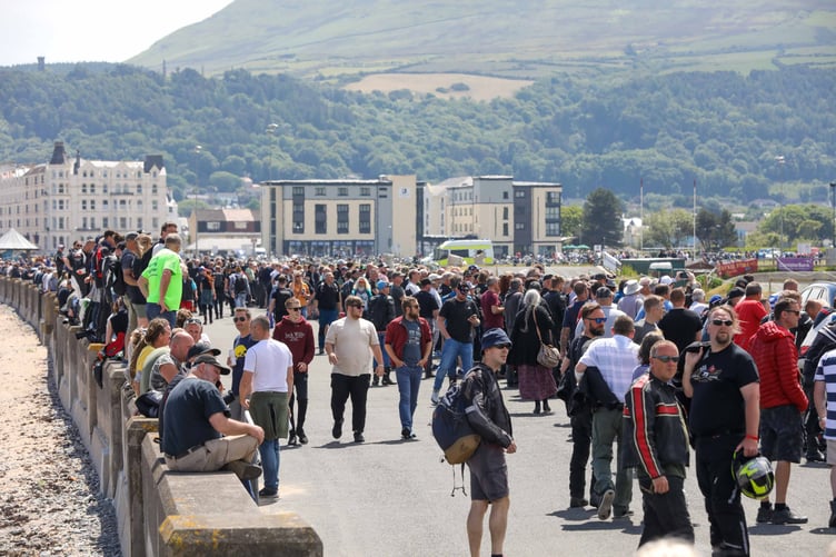 Crowds at the Ramsey Sprint. Photo by Callum Staley (CJS Photography)