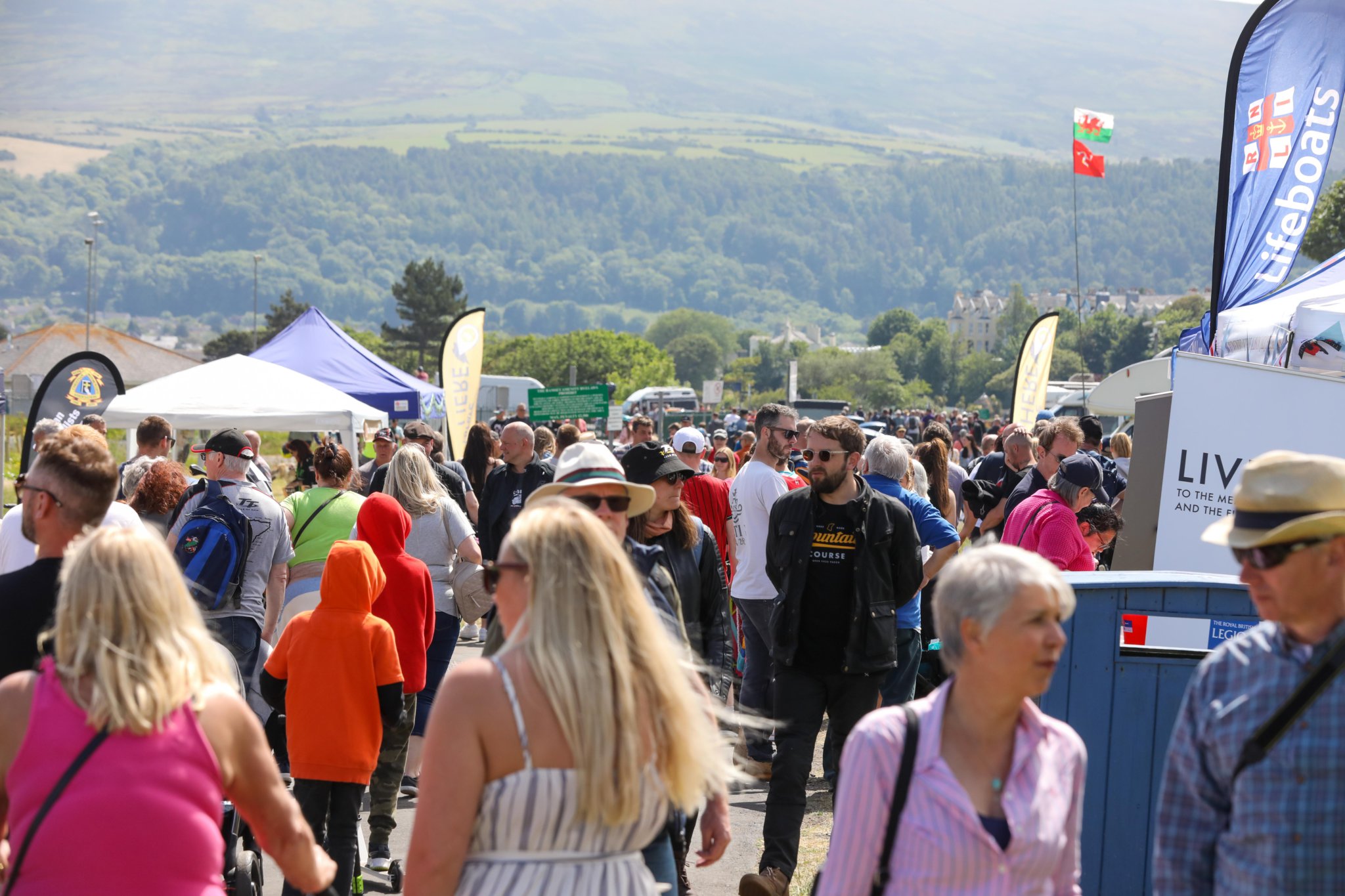 Crowds at the Ramsey Sprint. Photo by Callum Staley (CJS Photography)