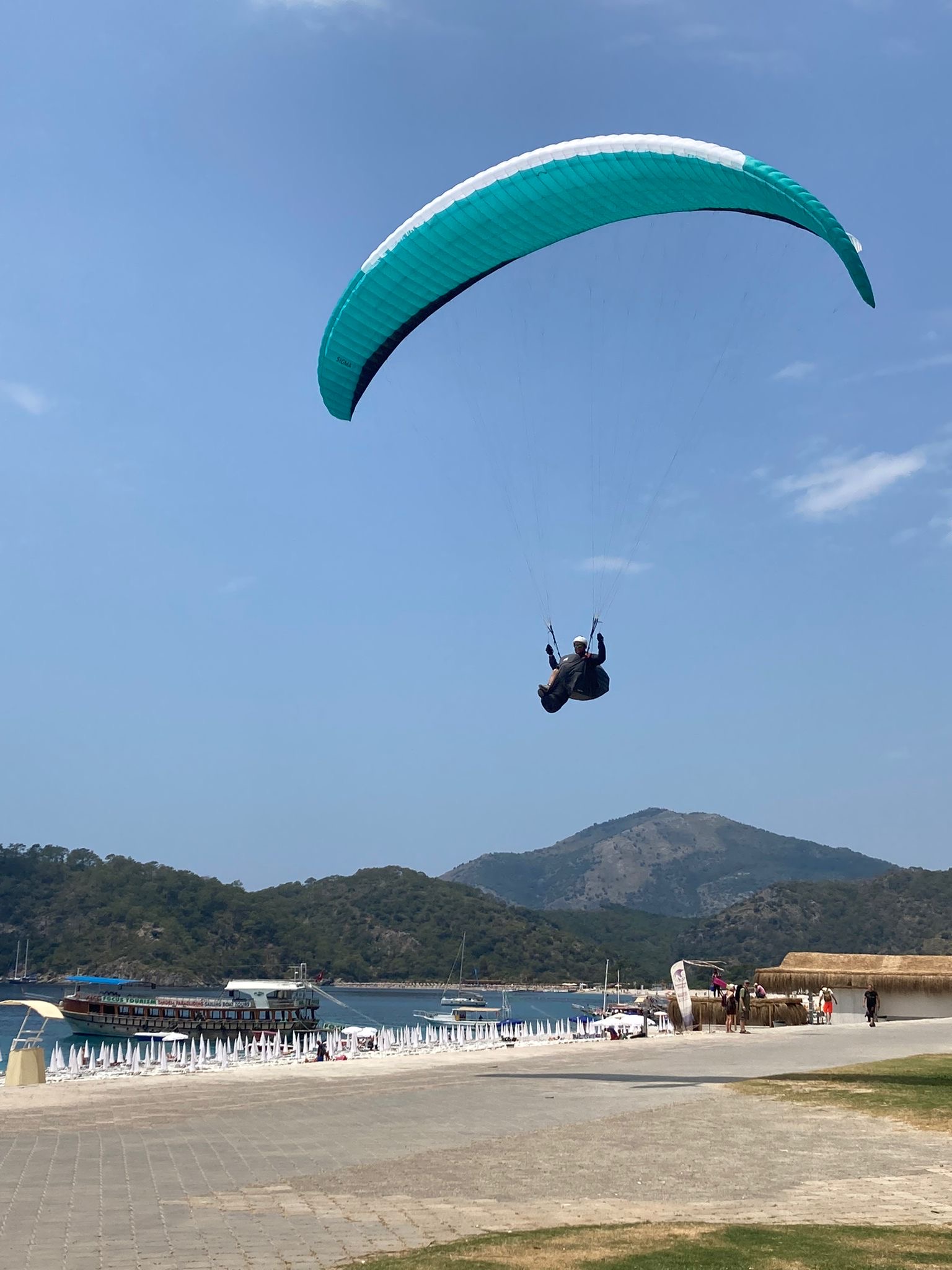 Henry Saunders makes a perfect landing at the Ölüdeniz resort