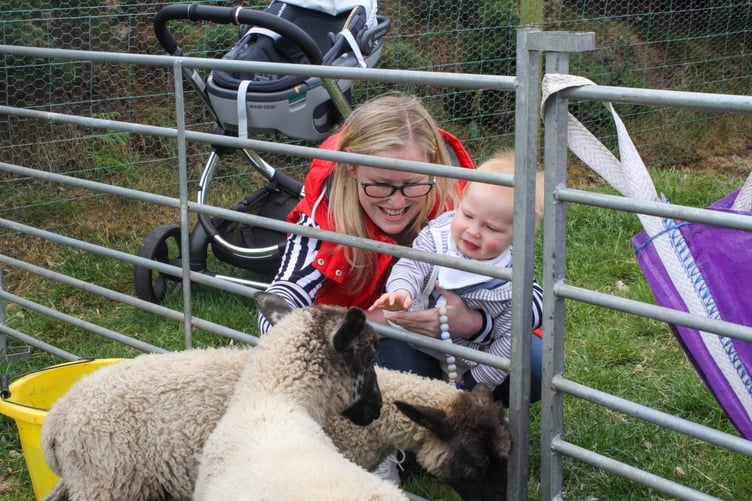 Vicki Unsworth & Alexander Taubitz at the Red Mie Loaghtan Shearing Demonstration. Photo by Callum Staley (CJS Photography)
