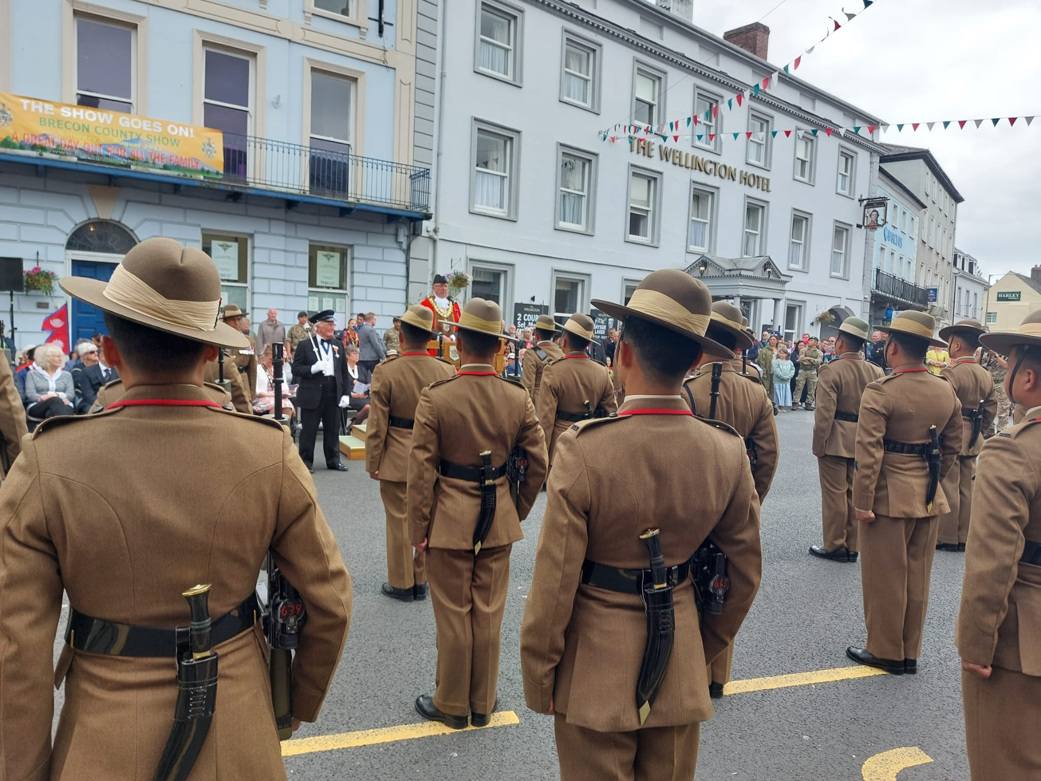 Mayor David Meredith addresses the troops