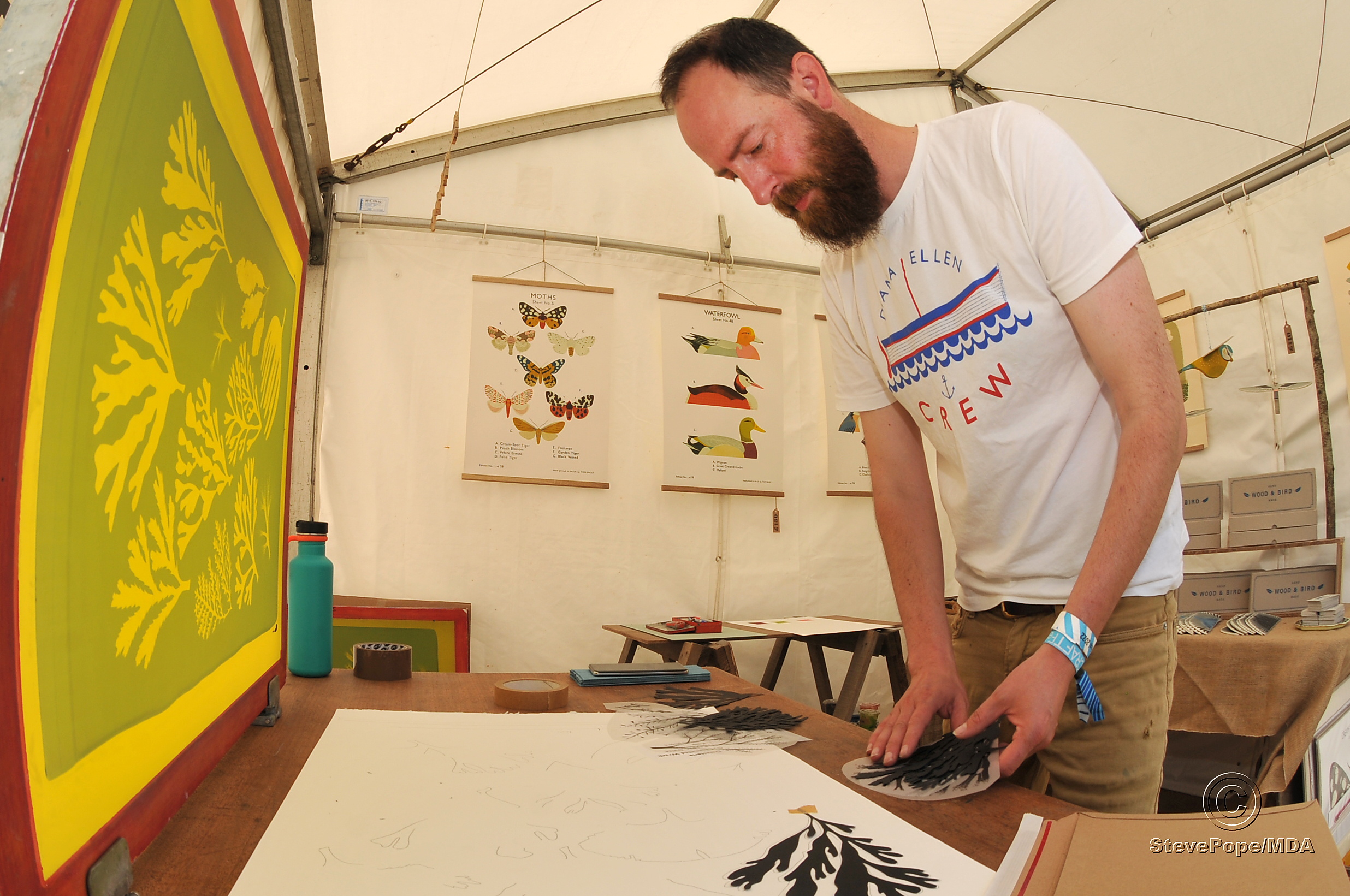 Photo: Steve Pope. MDA170622A_SP039 Bovey Tracey Craft Festival. Print maker Tom Frost from Wales