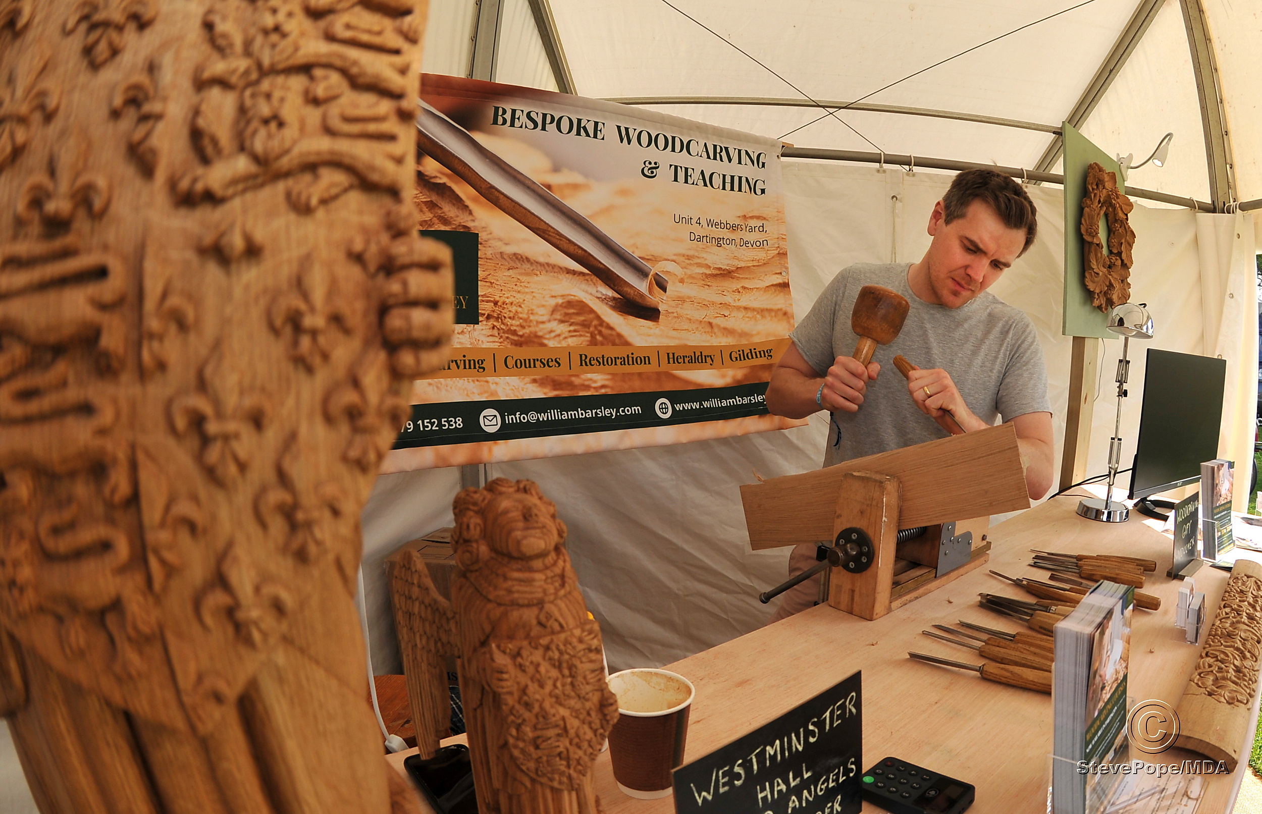 Photo: Steve Pope. MDA170622A_SP043 Bovey Tracey Craft Festival. Bespoke wood carver William Barsley from Dartington