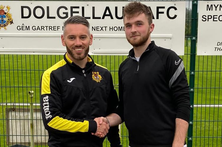 Manager Owain Williams welcomes Morgan Slater to Dolgellau