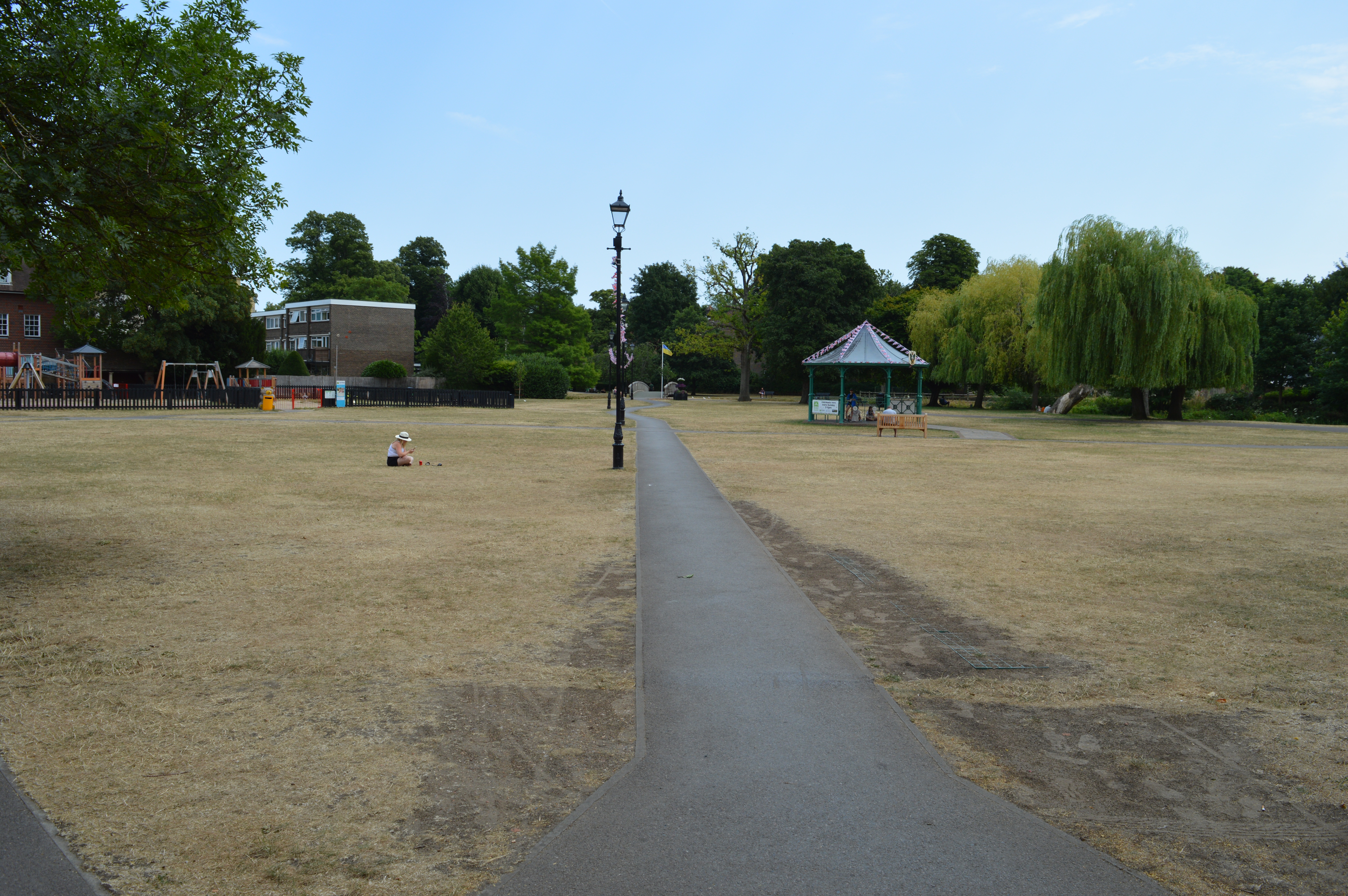 <p>Farnham town centre has been very quiet on both Monday and Tuesday as people avoid the record hot weather</p>