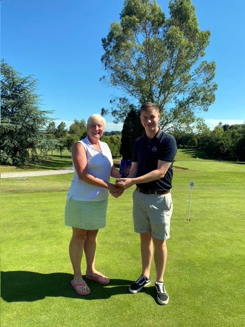 ABOVE L-R: All four winners at Club Championship weekend – Jax Sharples, Simon Tuckerman, Matt Millar and Julie Winsor. LEFT: Brad Sercombe, assistant golf professional, presenting the trophy to Julie Winsor, ladies’ club champion. BELOW LEFT: Brad presenting trophy to Jax Sharples, ladies’ nett champion. BELOW RIGHT: Brad with Simon Tuckerman, men’s nett champion. BELOW INSET: Brad with men’s club champion Matt Millar.