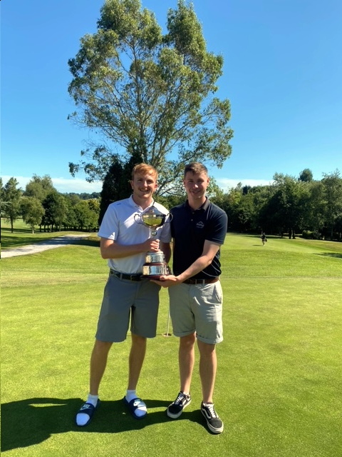 ABOVE L-R: All four winners at Club Championship weekend – Jax Sharples, Simon Tuckerman, Matt Millar and Julie Winsor. LEFT: Brad Sercombe, assistant golf professional, presenting the trophy to Julie Winsor, ladies’ club champion. BELOW LEFT: Brad presenting trophy to Jax Sharples, ladies’ nett champion. BELOW RIGHT: Brad with Simon Tuckerman, men’s nett champion. BELOW INSET: Brad with men’s club champion Matt Millar.