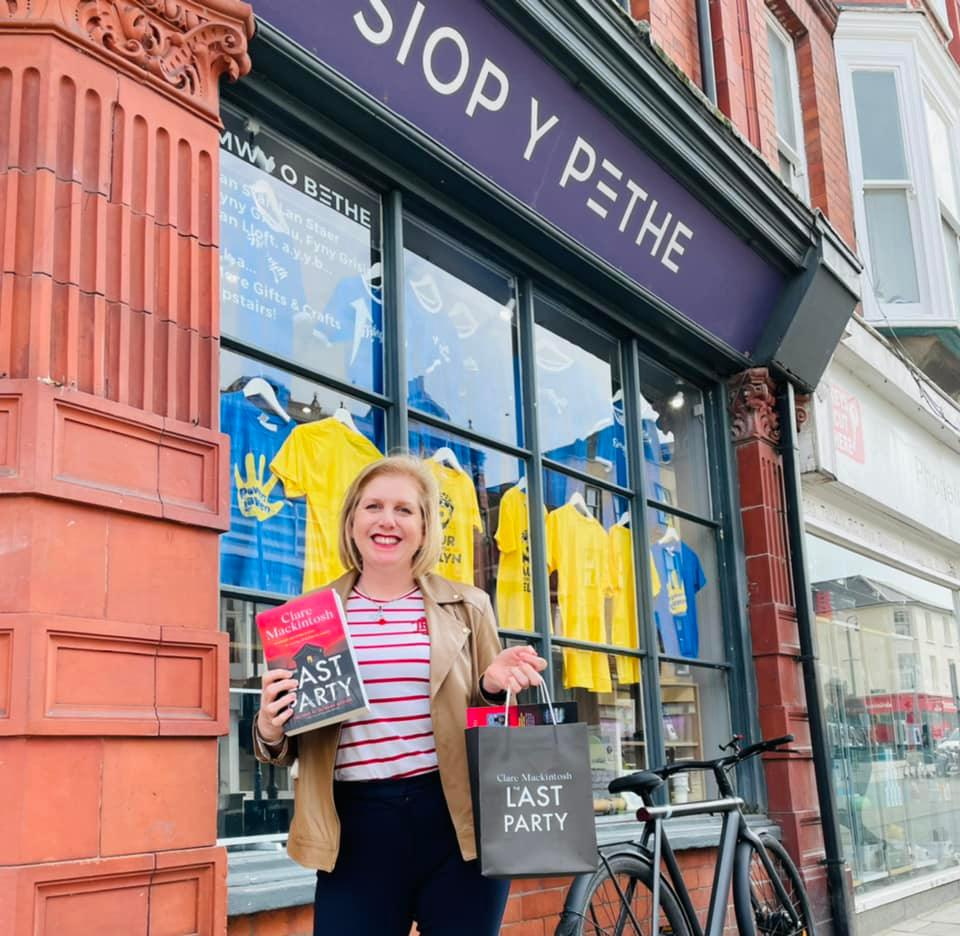Clare Mackintosh visited Siop y Pethe in Aberystwyth to give people an insight into The Last Party
