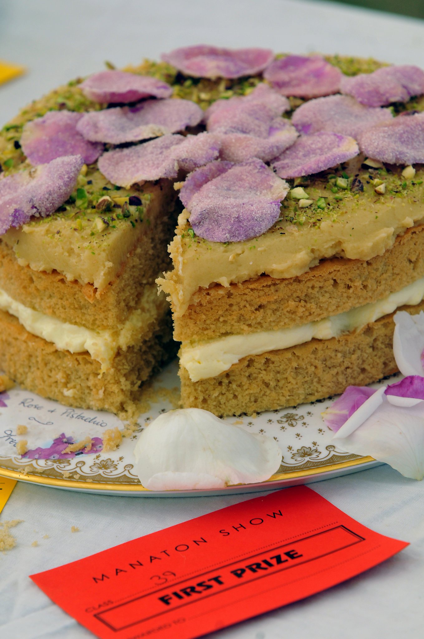 Photo: Steve Pope MDA130822H_SP013
Manaton Show. Good enough to eat - a Rose and Pistachio cake