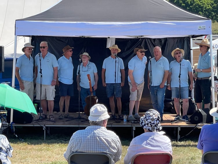 Mariners Away performing at the Show. AQ 3049